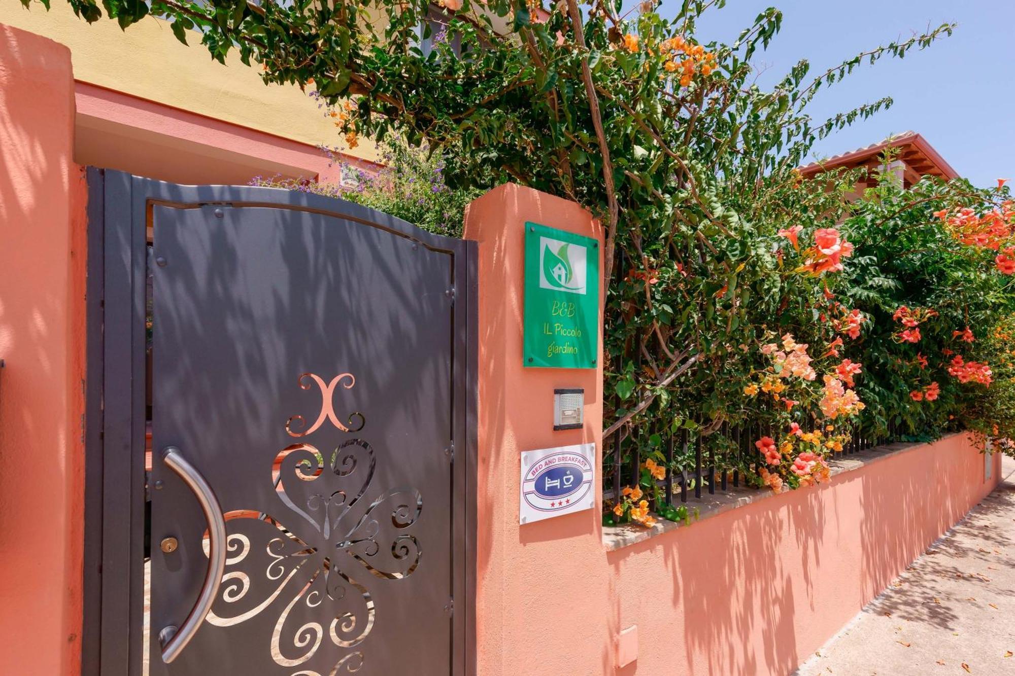 Il Piccolo Giardino Rooms & Breakfast Villasimius Exterior photo